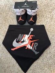 Nike Baby Black Grey Cotton Cuffed Jumpman Jordan Bandana Bib Booties Set 0-6 MO