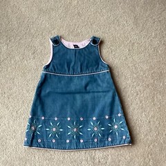 BABY GAP 18-24 MONTH DENIM JUMPER DRESS, LINED, SHOULDER BUTTONS, FLORAL TRI