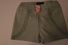 Toddler girl’s Limited Too green shorts & Rachel Zoe lined casual top size 3t