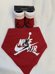 NIKE Baby Booties and Bandana Gift Set Newborn 0-6 months Air Jordan Red NWT