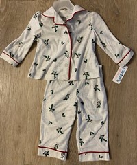 (NWT) Carter’s Girls Size 12 Months Gray Pajamas Set With Mistletoe Pattern