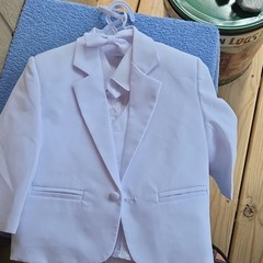 White little boy suit.Size three mint condition