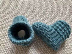 Newborn To 3 Months Hand Made Baby Cardigan And Bootees machine Wash new