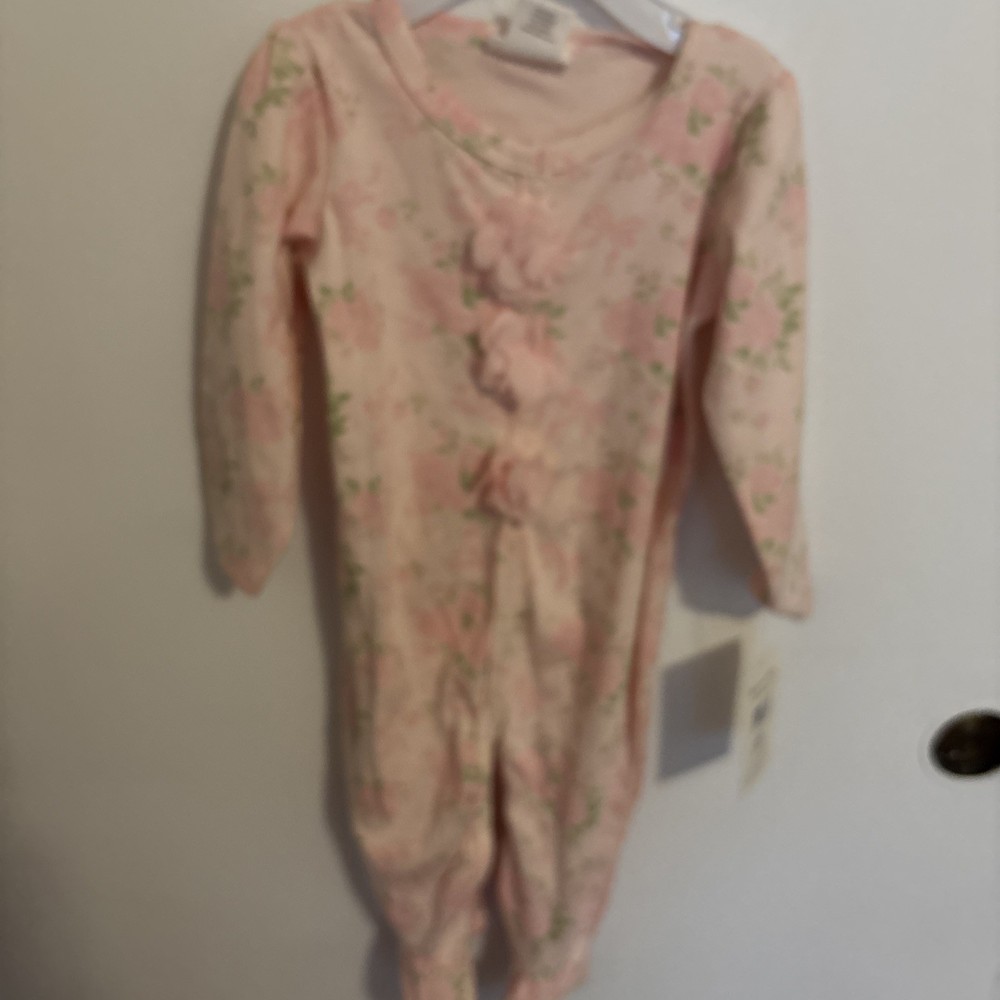 Baby Girls 6-9 Months Outfit Snaps On Front. Pink.