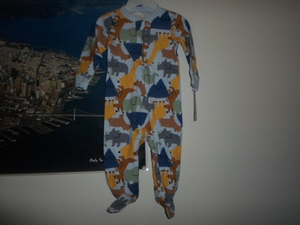 New- Carters-Baby sleeper- sleeper- Cambodia-2 way zip-100% cotton 9 months