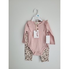 Jessica Simpson 3Piece Gift Set for Baby Girl Cheetah Print Posh Chic Ruffle Bow