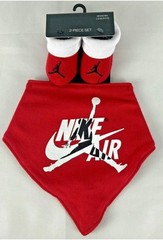 2 PIECE NIKE AIR JORDAN BANDANA BIB & BOOTIES SET. NEWBORN 0-6M