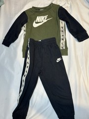 Nike Baby Boy Fleece Crewneck & Jogger Set Size 18 Months Olive Green