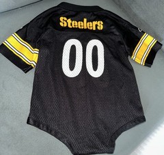 NFL Steelers Bodysuit. Black Pittsburg Steelers Logo/18 month