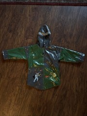 KIDORABLE DRAGON KNIGHT RAINCOAT, SIZE 4/5 100% POLYESTER, 100% NYLON LINING NNB