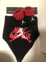 New Nike Air Jordan Bib and Booties Set for Infants Black Red 0-6M socks bib